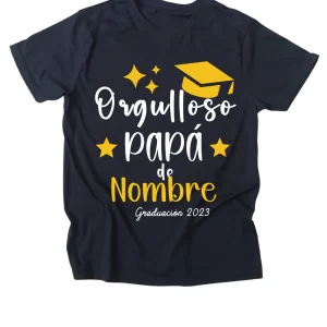 Playera Caballero nombre personalizado. Orgulloso familiar graduado