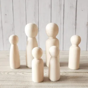 Familia de muñequitos de madera – 6 piezas