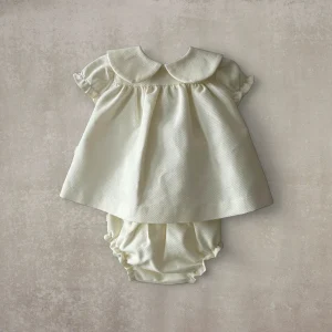 Vestido corto y braguita a juego. Beige