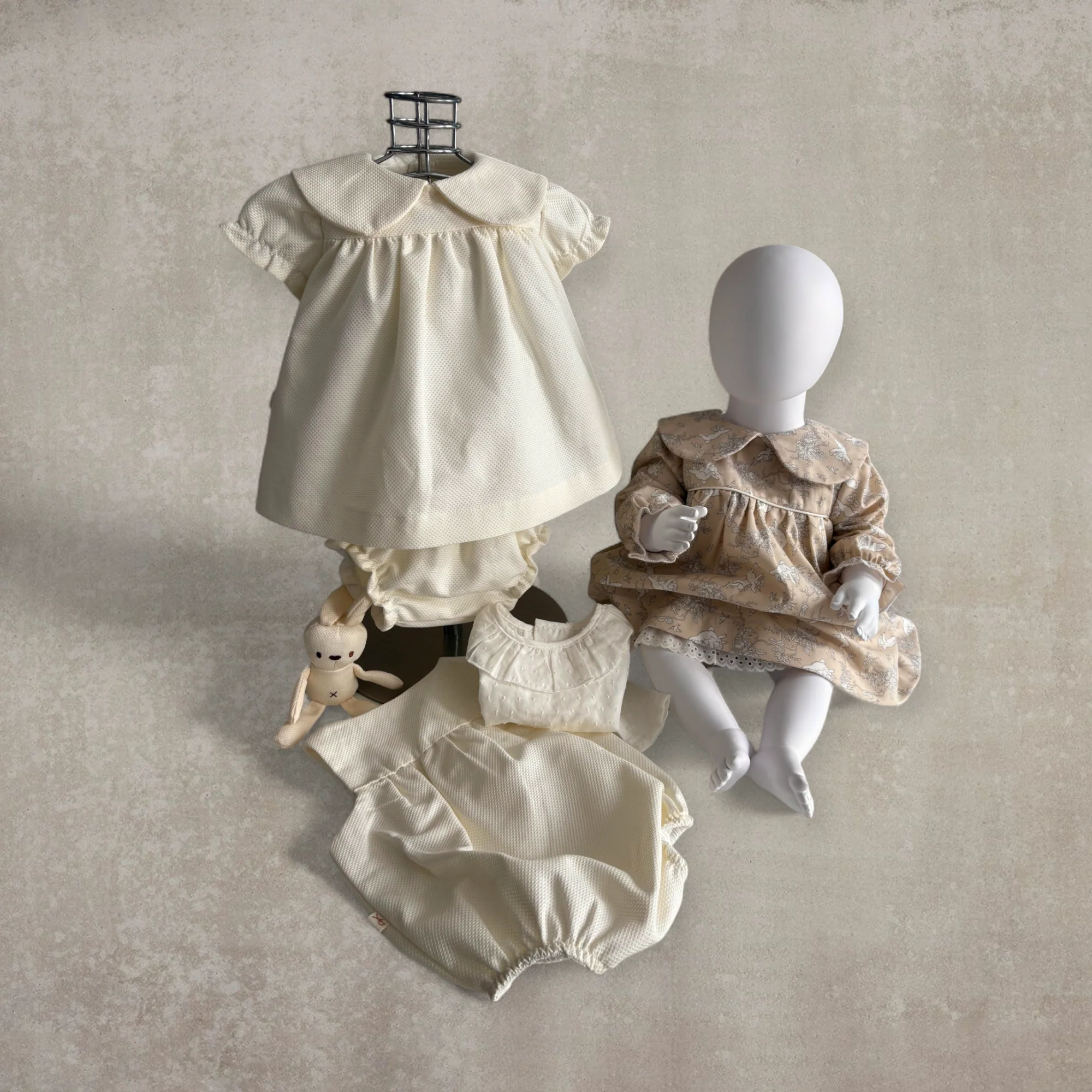 Vestido manga larga y braguita a juego. Angelitos y flores - Imagen 4