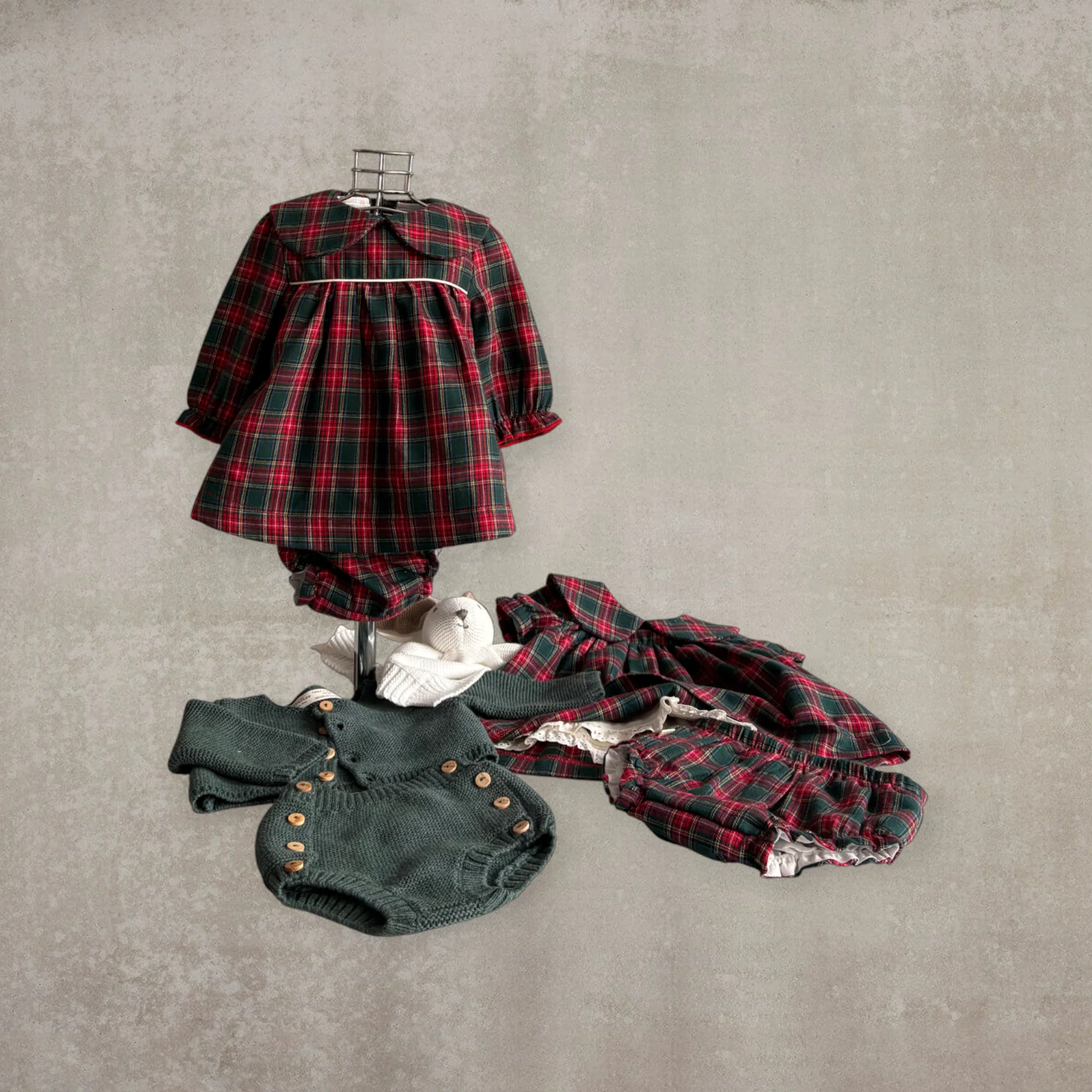 Vestido manga larga y braguita a juego. Cuadritos verdes y rojos - Imagen 4