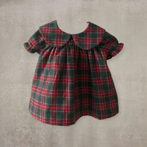 Vestido corto y braguita a juego. Cuadritos verdes y rojos